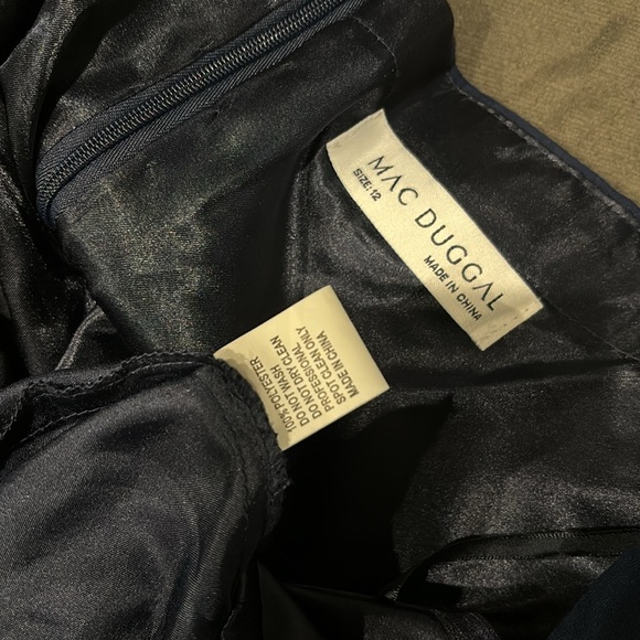 NWOT Mac Duggal bishop sleeve wrap over belt detail flowy gown - Picture 15 of 15